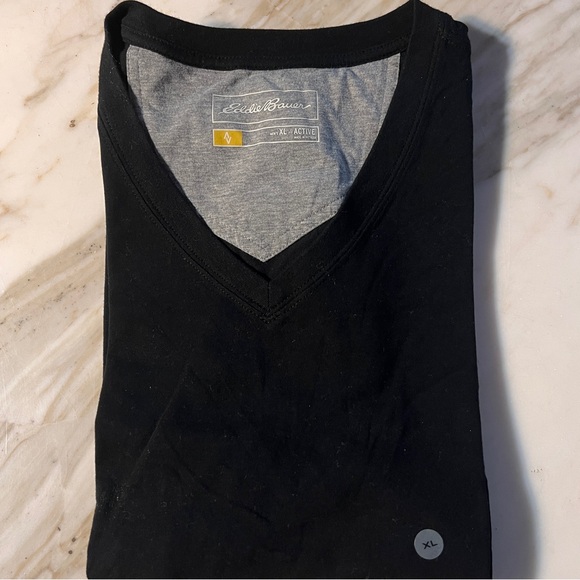NWT Eddie Bauer Black Travex Short Sleeve V-Neck Tee Shirt - Picture 2 of 7